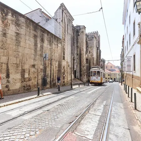 דירה Guestready - Alfama Modern Loft ליסבון